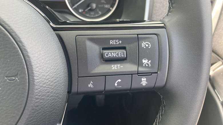 Nissan Qashqai 1.3 DiG-T MH Acenta Premium 5dr Petrol Hatchback